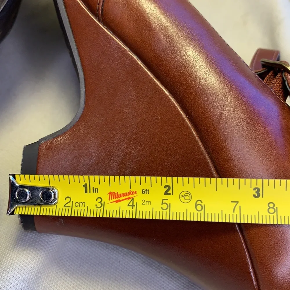 Gianni Bini elegant leather wedge almost NEW